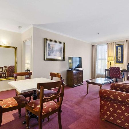 Canterbury International Hotel Forest Hill Buitenkant foto