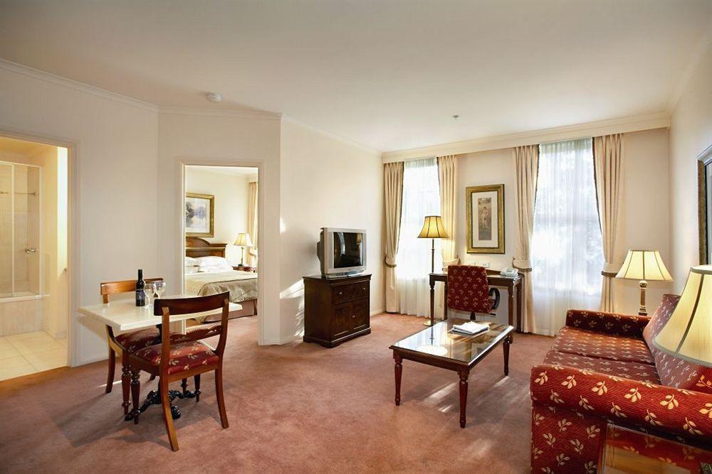 Canterbury International Hotel Forest Hill Buitenkant foto