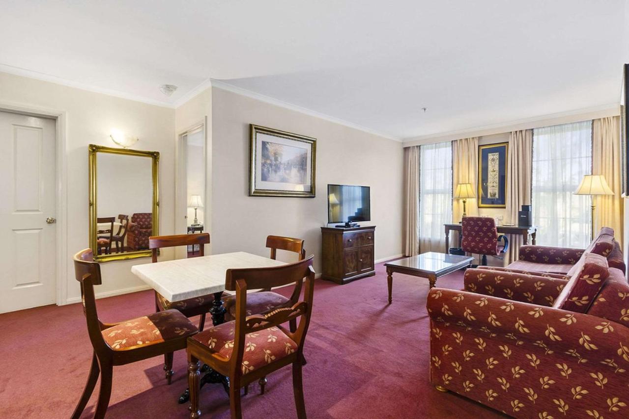 Canterbury International Hotel Forest Hill Buitenkant foto