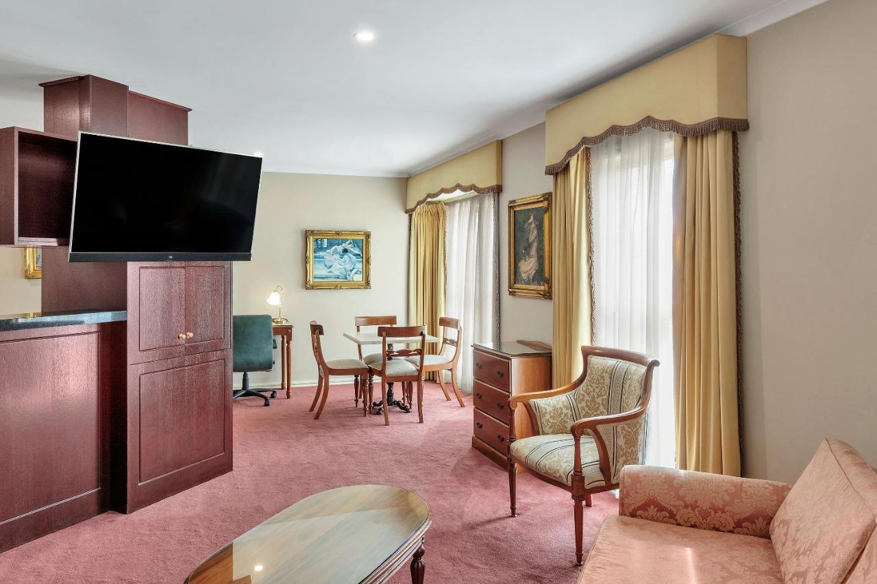 Canterbury International Hotel Forest Hill Buitenkant foto