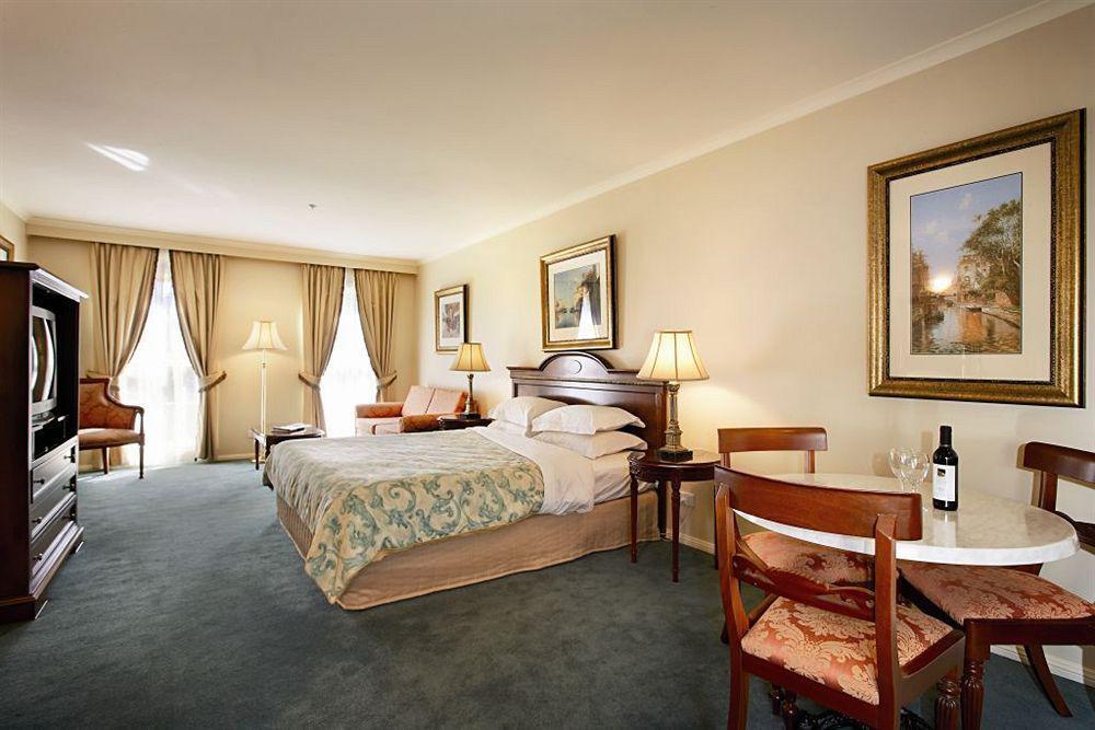 Canterbury International Hotel Forest Hill Buitenkant foto